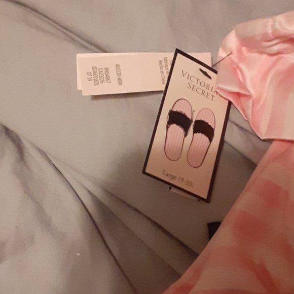 VICTORIAS SECRET DRAWSTRING BAG - Picture 3 of 3